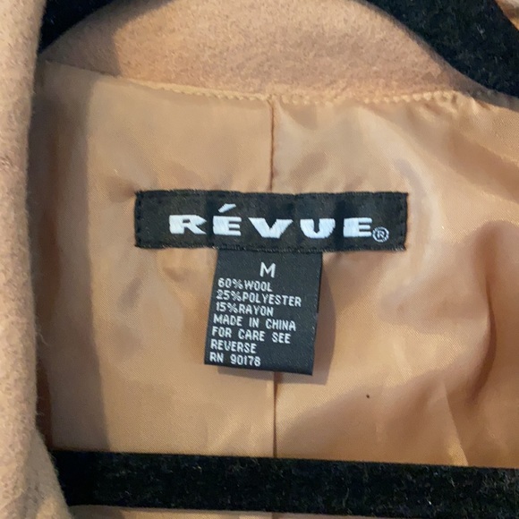 Gorgeous Révue camel colored cropped trench coat - size Medium - Picture 4 of 4